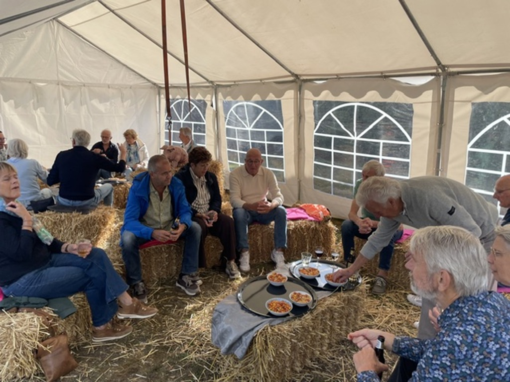 HT_2026_In_tent_met_stro.jpg