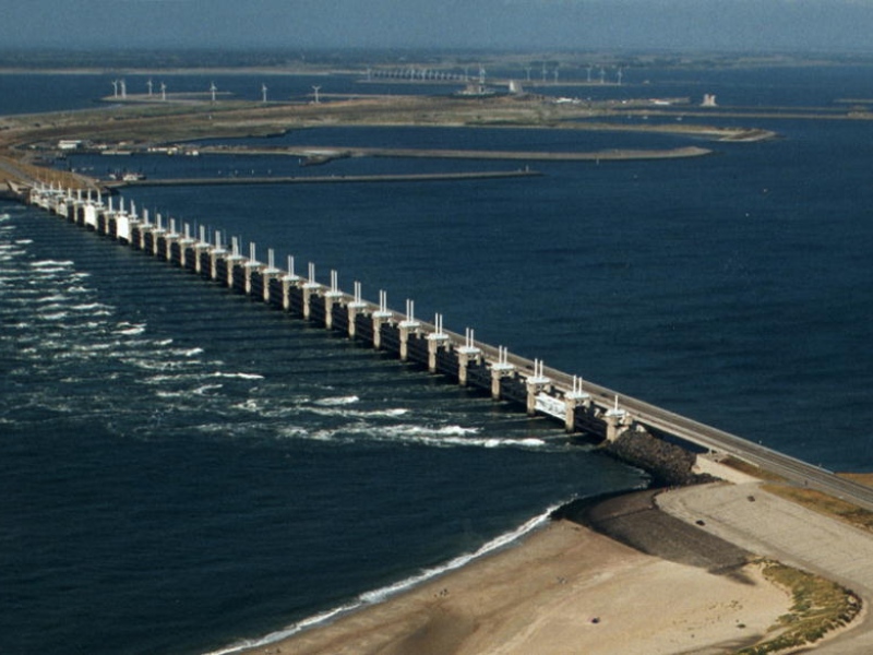 Oosterschelde stormvloedkering